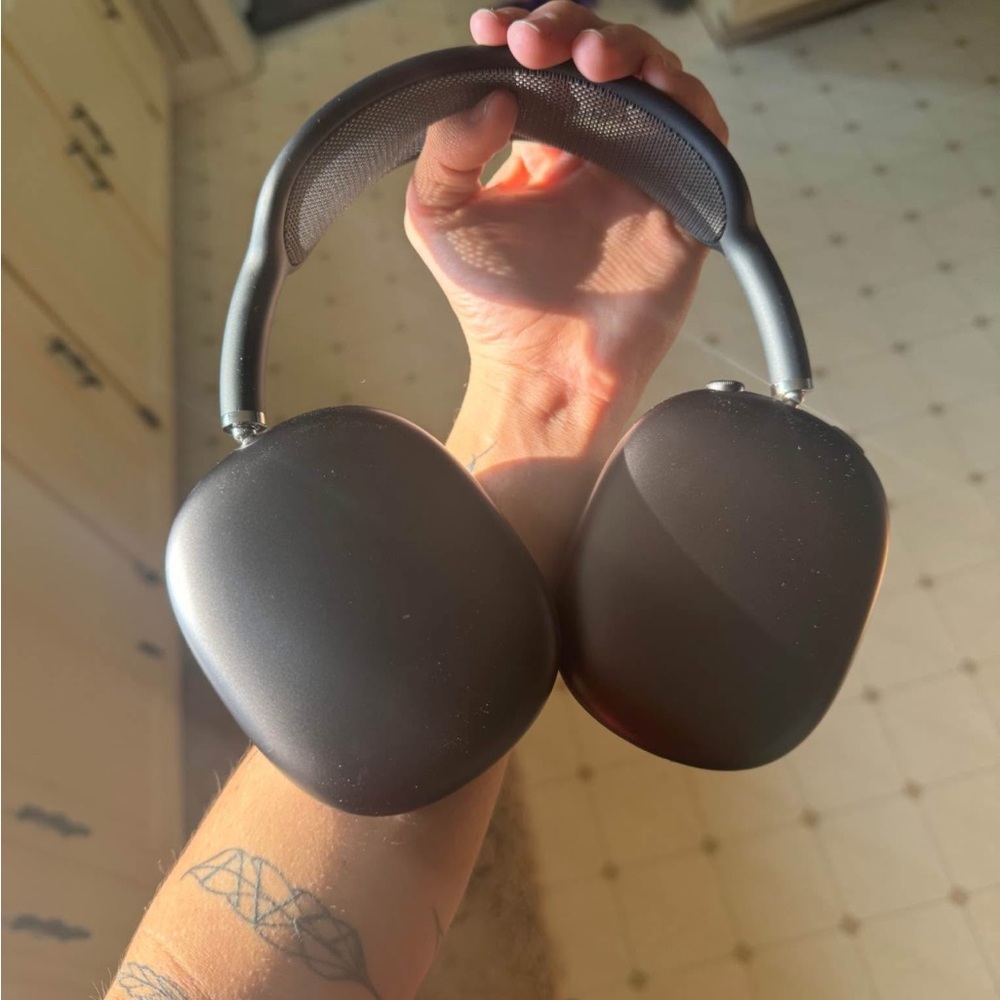Apple Over-Ear Headphones - Dark Gray